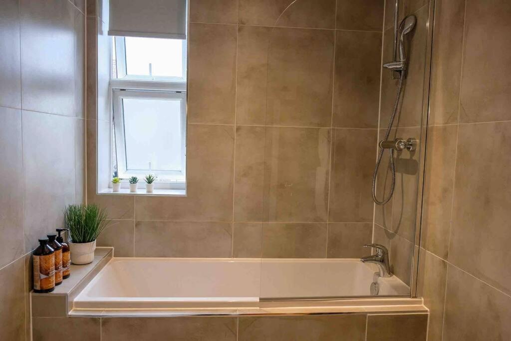 Garden Of Eden 1 Bedroom Flat In Fishponds Bristol Buitenkant foto