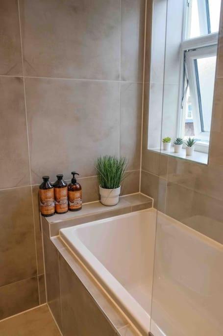 Garden Of Eden 1 Bedroom Flat In Fishponds Bristol Buitenkant foto